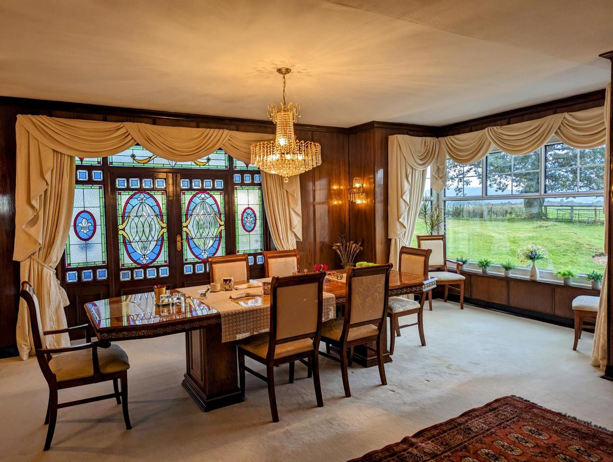 Finn Village - Loch Lomond Villa B&B - Black Room With Jacuzzi-Style Bath 글라스고 외부 사진