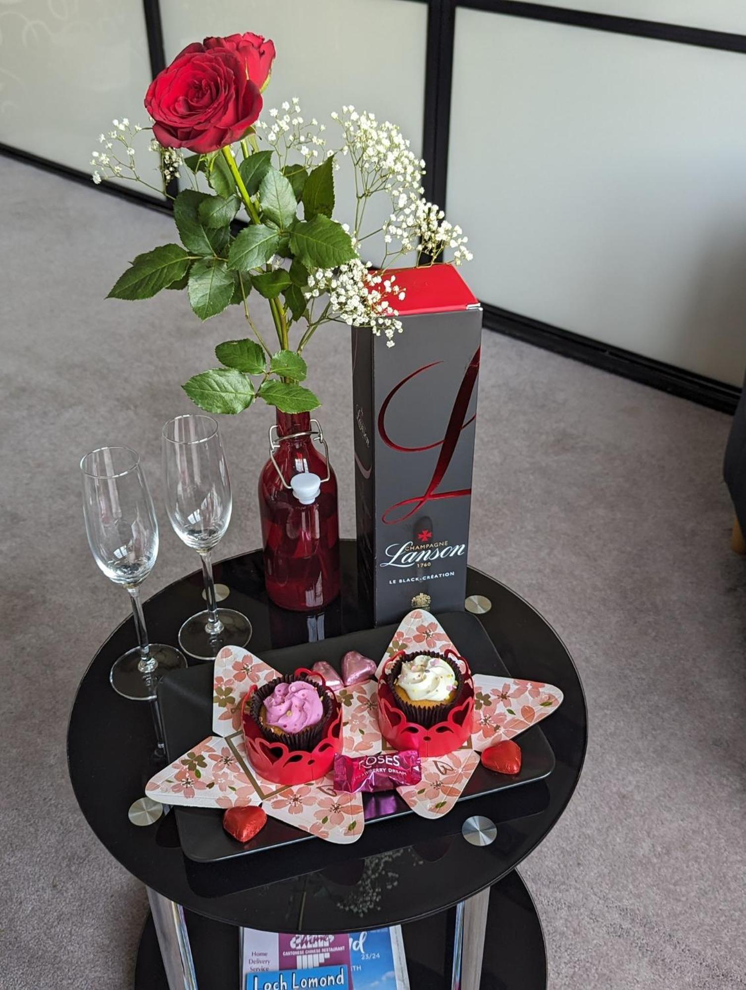 Finn Village - Loch Lomond Villa B&B - Black Room With Jacuzzi-Style Bath 글라스고 외부 사진
